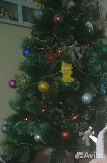 Красивая,пушистая елка