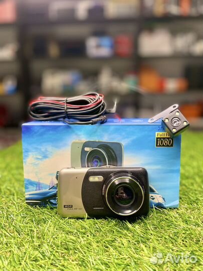 Видеорегистратор с камерой заднего вида