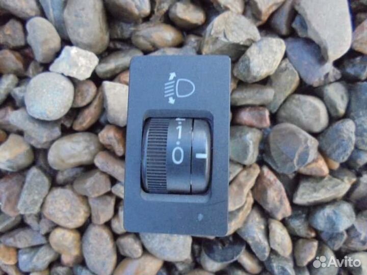 Кнопка корректора фар Toyota Premio ZZT240 1ZZ-FE