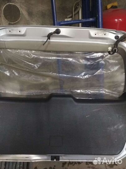 Дверь багажника тоета wish