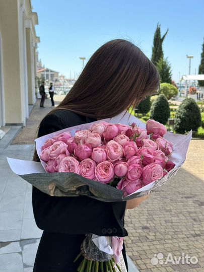 Букеты из кустовых пионовидных роз