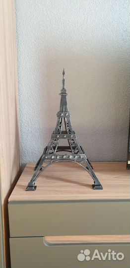 Металлическая башня для интерьера