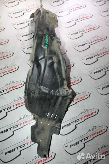 Подкрылок toyota isis ANM10G ANM10W ANM15G ANM15W