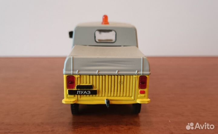 Автолегенды на службе №47 Луаз-2403 Тягач тележек