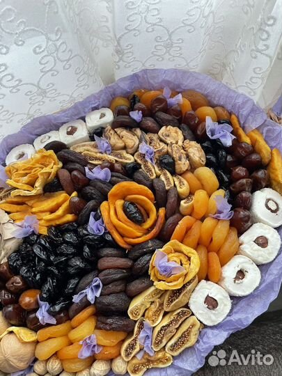 Букет из сухофруктов на 1 сентября