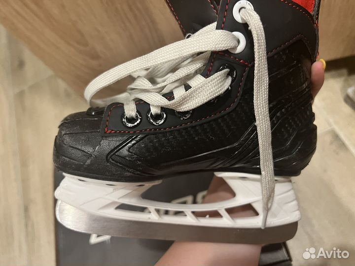 Коньки хоккейные