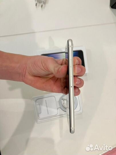 iPhone SE (2022), 64 ГБ
