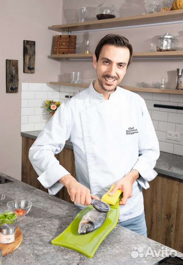 Разделочная доска и скребок для чистки рыбы