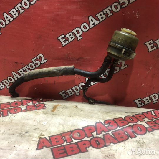 Бачок гура Toyota Alphard 2 2.4