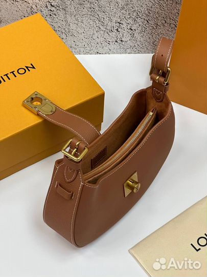 Сумка Louis Vuitton Low Key