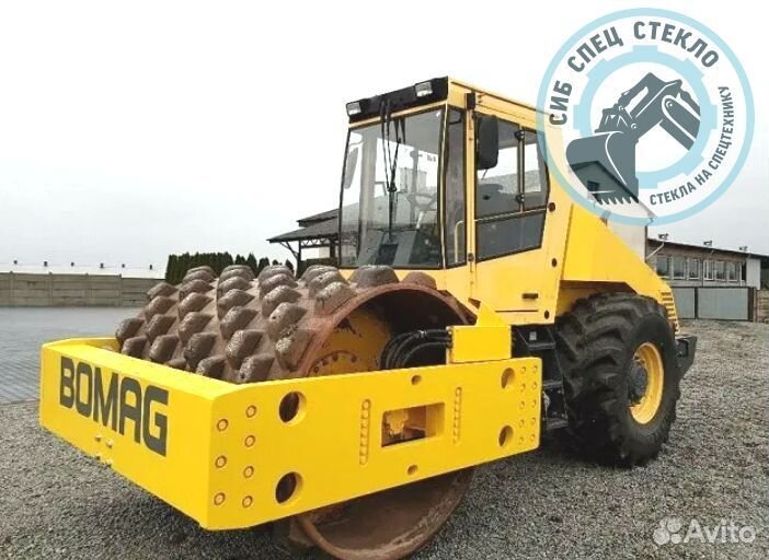 Стекло дверное левое распашное на Bomag Bw 219D