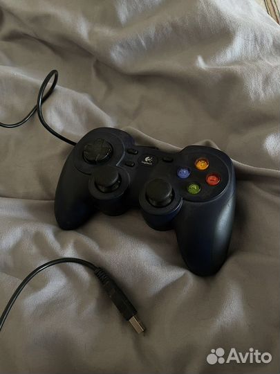 Геймпад Logitech
