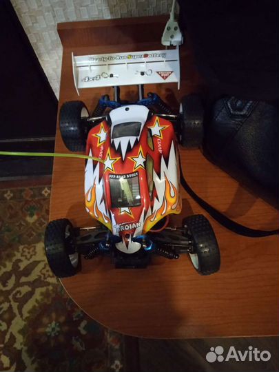 Машина на радиоуправлении 1/16