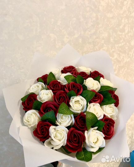 Мыльные розы белые и бордовые