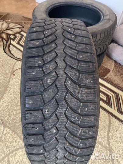 Bridgestone Blizzak Spike-01 215/60 R16 95T