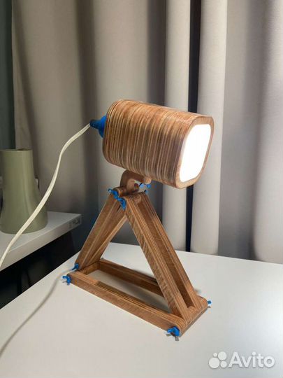 Лампа настольная