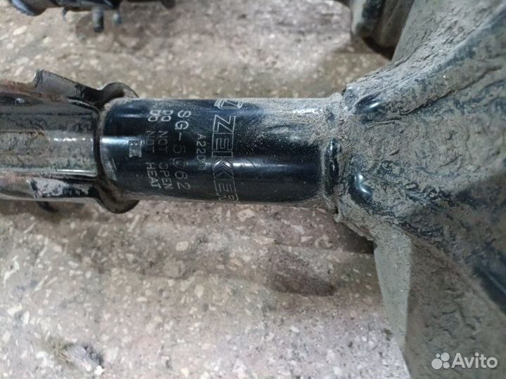 Стойка подвески передняя Mitsubishi Lancer 9