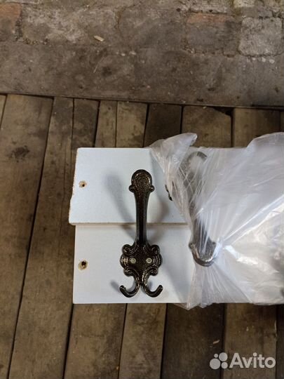 Вешалка для одежды настенная