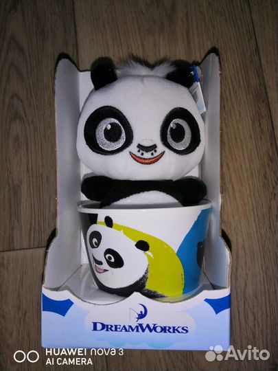 Панда с бокалом