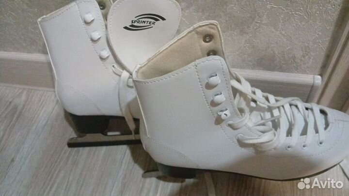 Коньки Новые