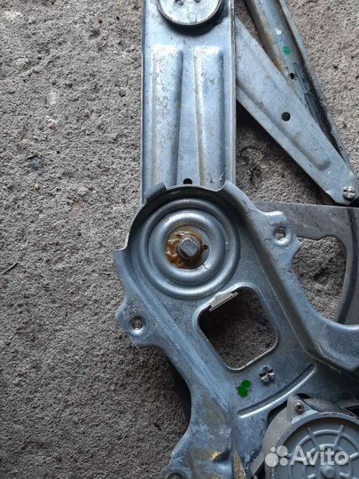 Стеклоподъёмник передний правый Dodge stratus