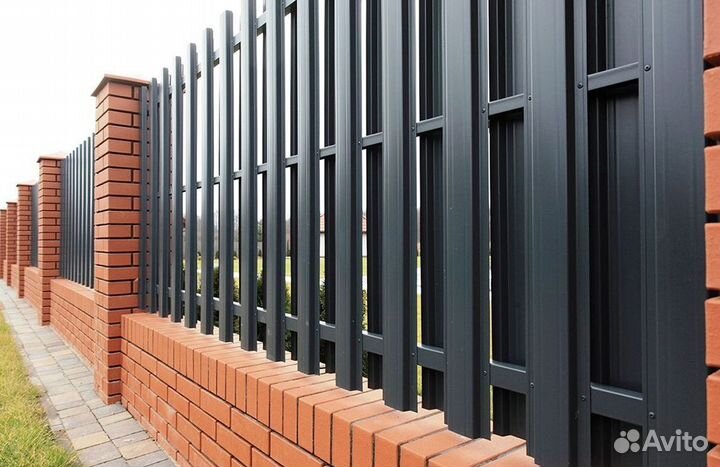 Заборы из евроштакетника