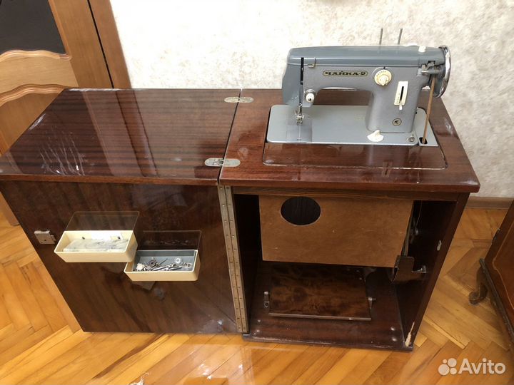 Швейная машина тумба