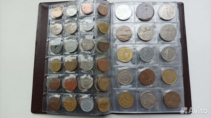 Коллекция иностранных монет в альбоме