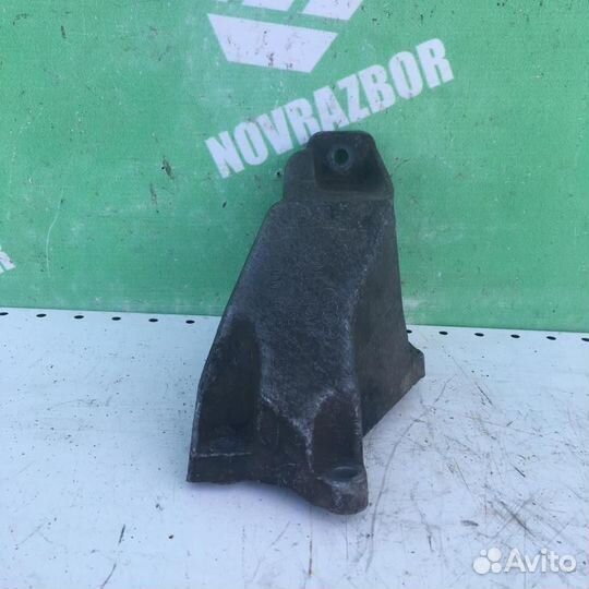 Кронштейн двигателя левый Ауди А4 Б5