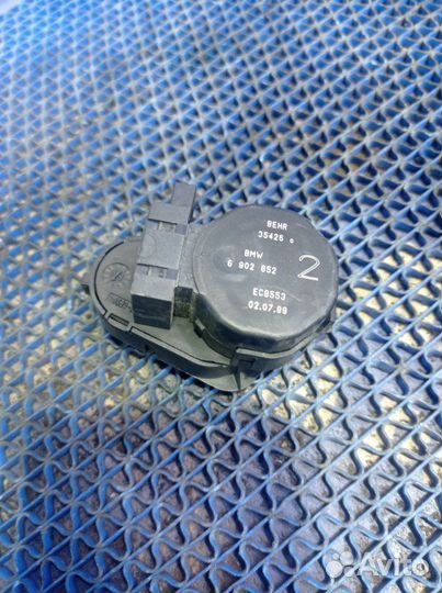 Моторчик заслонок отопителя Bmw E46 седан M52B25