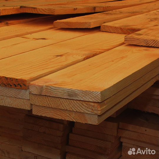 Строганная лиственница: доски 40x110 мм, равномерная поверхность