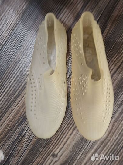 Тапки для купания в море