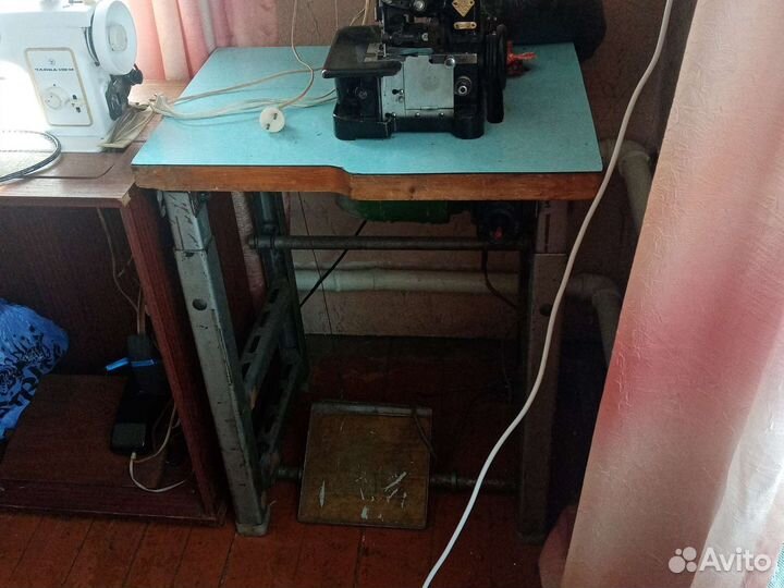 Оверлок рабочий с мотором