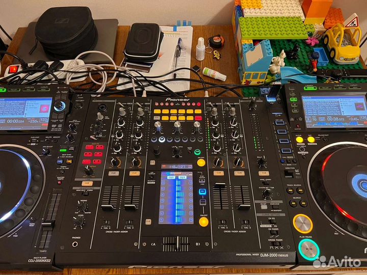 Pioneer DJM 2000NXS и два Pioneer CDJ 2000NXS 2