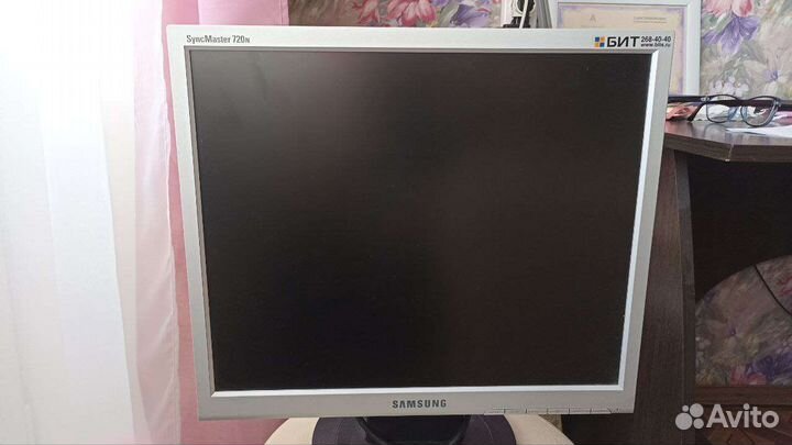 Монитор Samsung 720 N