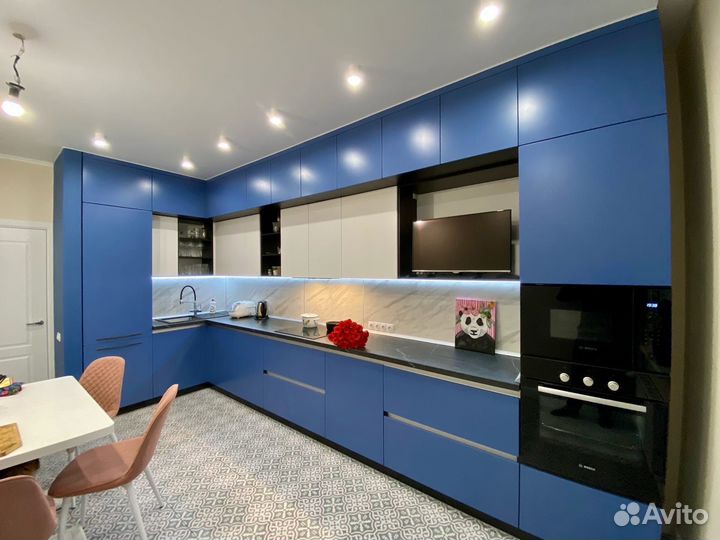 Кухня под потолок из мдф на заказ в Омске