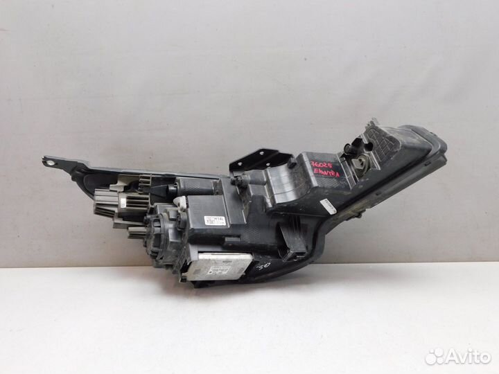 Фара левая Hyundai Elantra