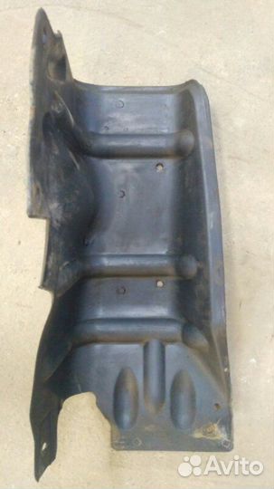 Пыльник двигателя правый Chevrolet Lanos A15SMS