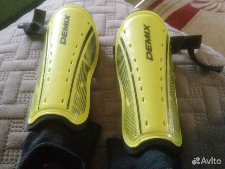 Футбольные щитки