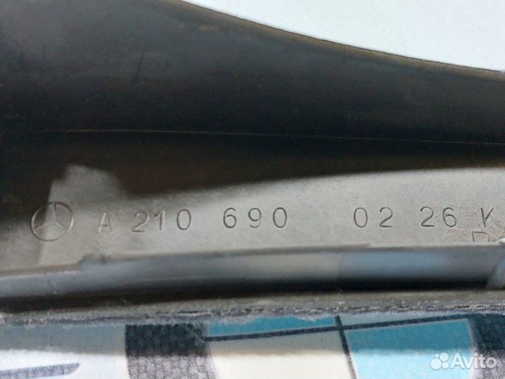 Боковая накладка сидения Mercedes-Benz E-Class