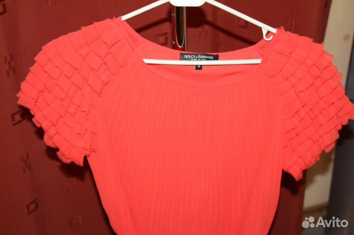 Алое платье