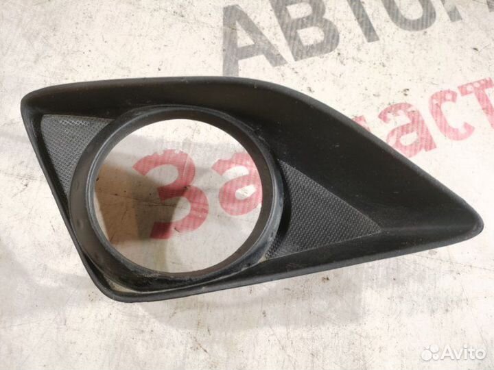 Накладка противотуманной фары правая Toyota