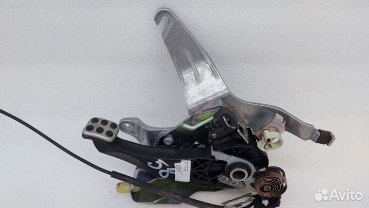 Педаль стояночного тормоза Mercedes-Benz Cls400