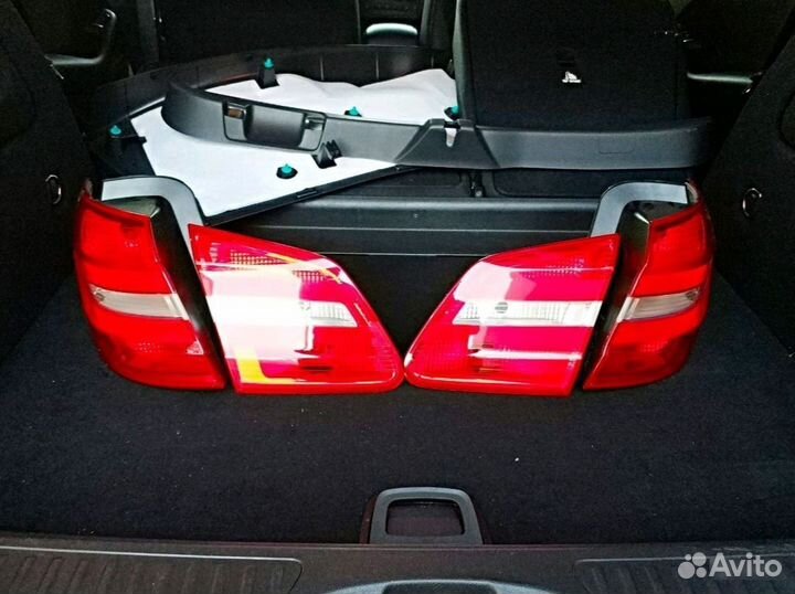 Mercedes W246 фонарь правый на крышку других нет