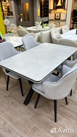 Обеденный стол с торцевой системой 