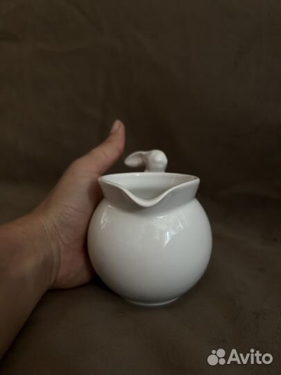 Молочник с кроликом фарфор claystreet