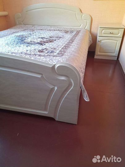 Продам спальный гарнитур бу