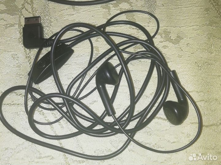 Наушники и кабель к телефону Samsung
