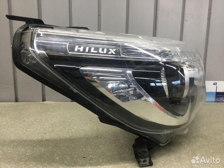Фара правая Toyota Hi Lux 2015