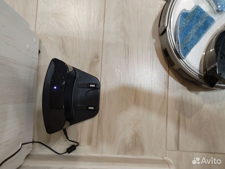 Робот пылесос Redmond rv-r500